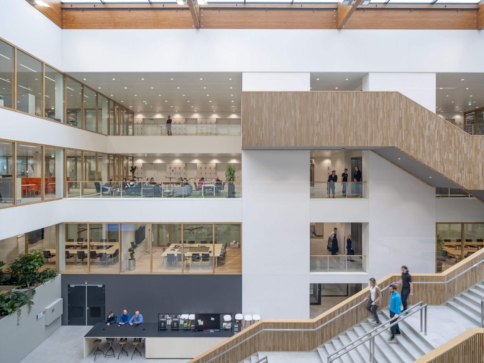 High tech innovation powerhouse for Unilever with a completely circular interior