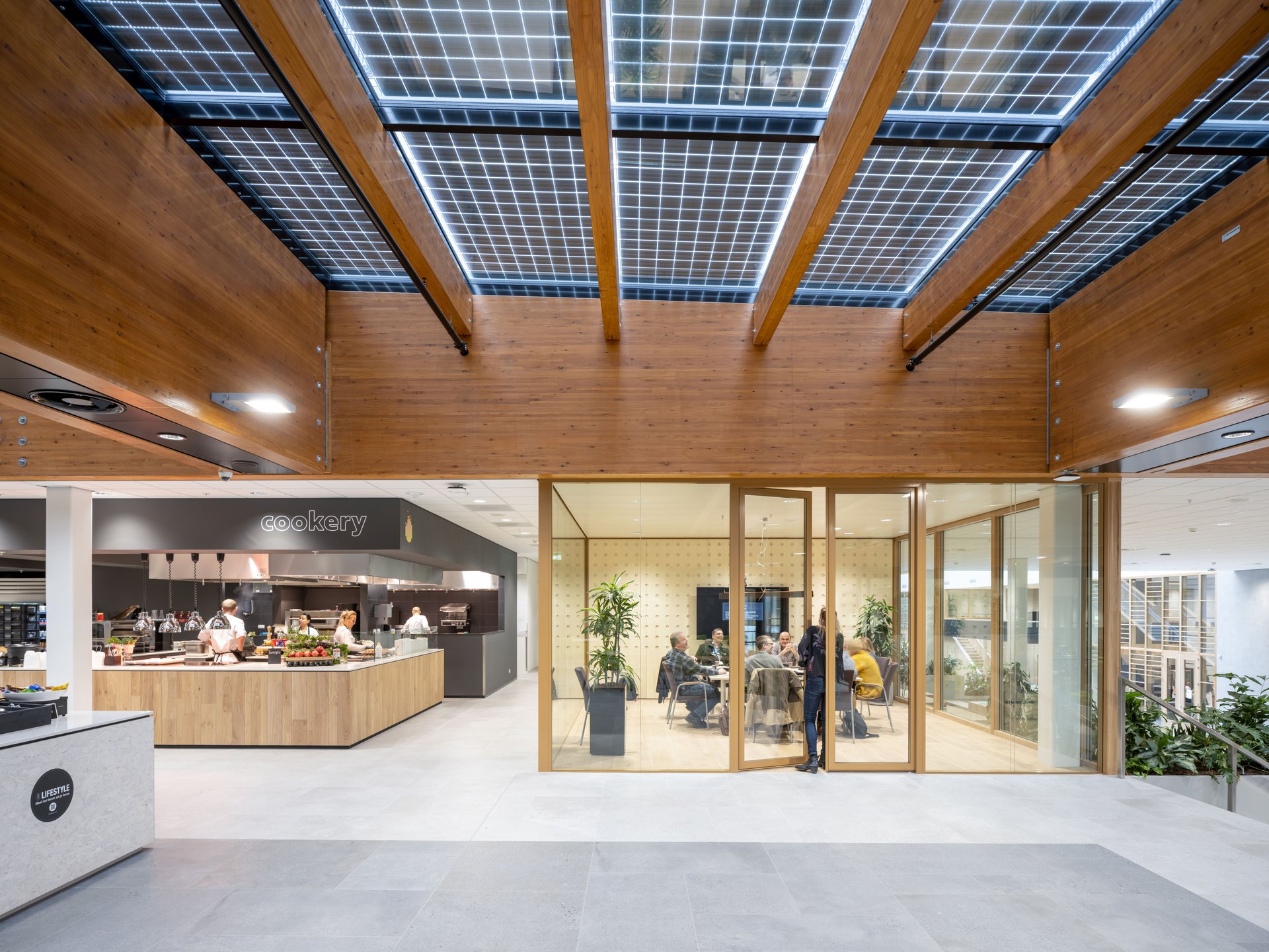 High tech innovation powerhouse for Unilever with a completely circular interior